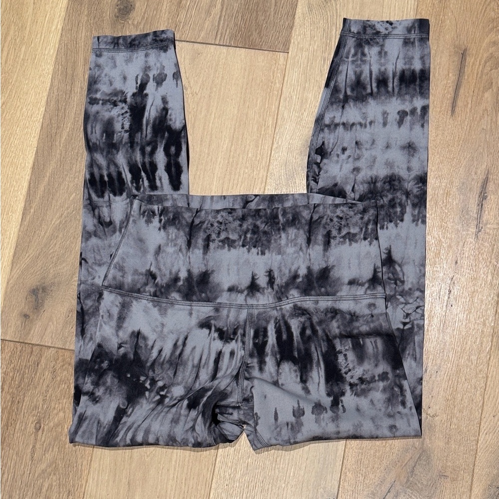 EUC Lululemon Wunder Under Tie-Dye Leggings - Black and Gray